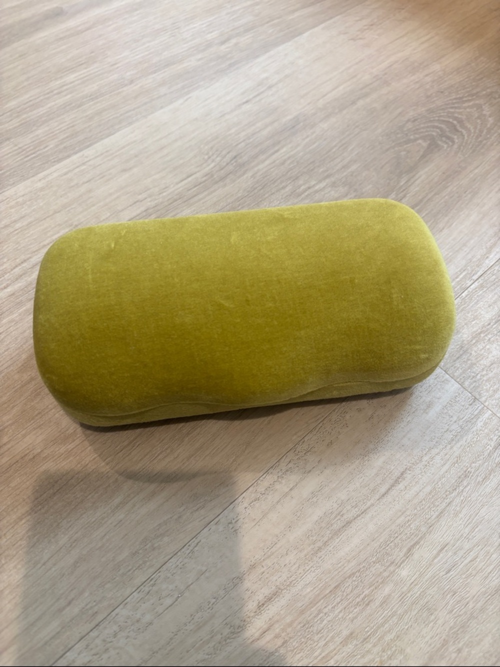 Gucci Yellow Velvet Eyewear Case with Blue Interior - Picture 3 of 4
